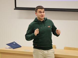 2025-12-03 19-22-43.jpeg